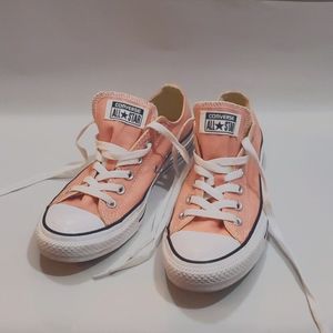 Converse - Light Pink Low-Tops